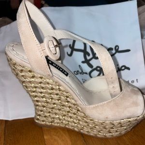 Alice and Olivia suede pink wedges